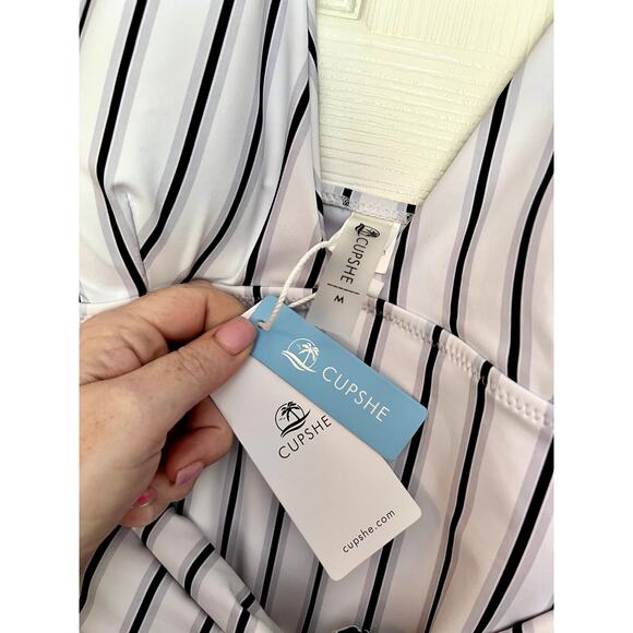 NWT Women's Cupshe Size Medium One Piece Striped Swimsuit Swim - Picture 3 of 8